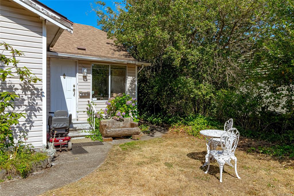 Fourth View of 508 Davida Ave, Saanich, BC, V9A 2C7