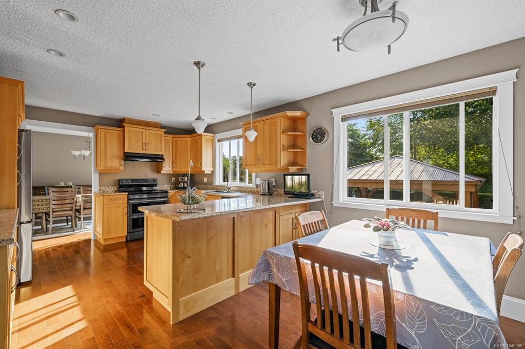 Third View of 823 Glenhale Cres, Parksville, BC, V9P 1Z8