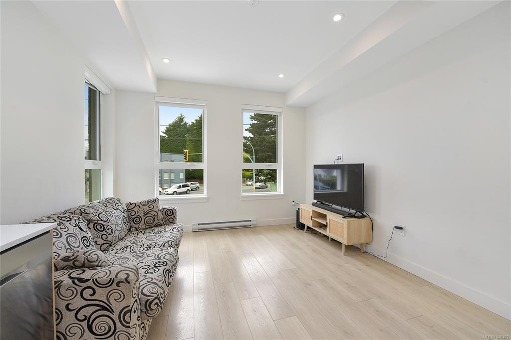 Fifth View of 1301 Hillside Ave, Sparrow, Victoria, BC, V8T 2B3
