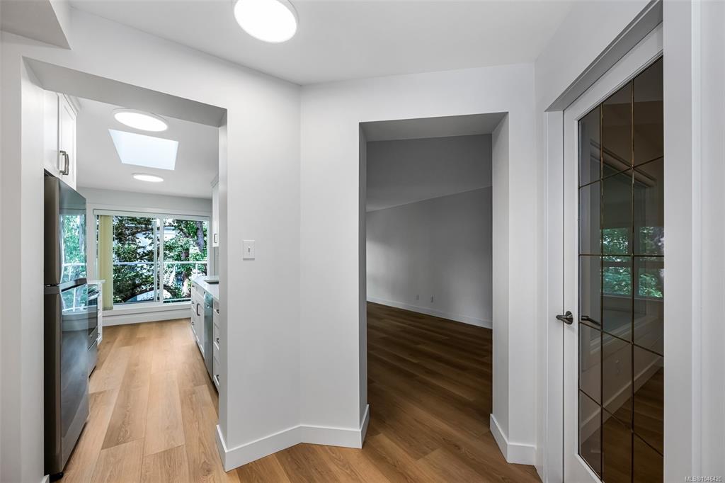 Third View of 1501 Richmond Ave, The Avenue, Victoria, BC, V8R 4P7