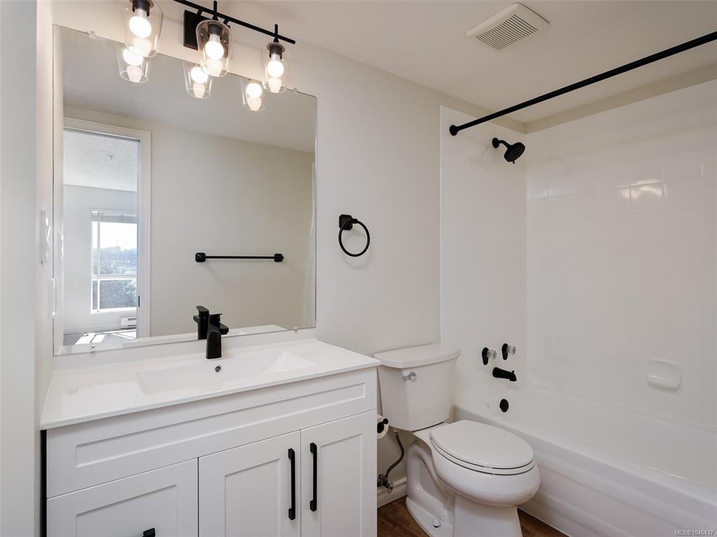 Fifth View of 689 Bay St, Victoria, BC, V8T 5H9