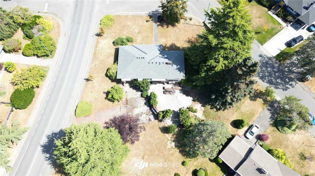 Third View of 3294 Henderson Rd, Oak Bay, BC, V8P 5A6