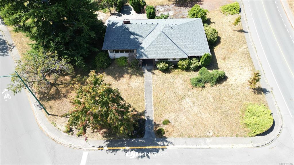 Fifth View of 3294 Henderson Rd, Oak Bay, BC, V8P 5A6
