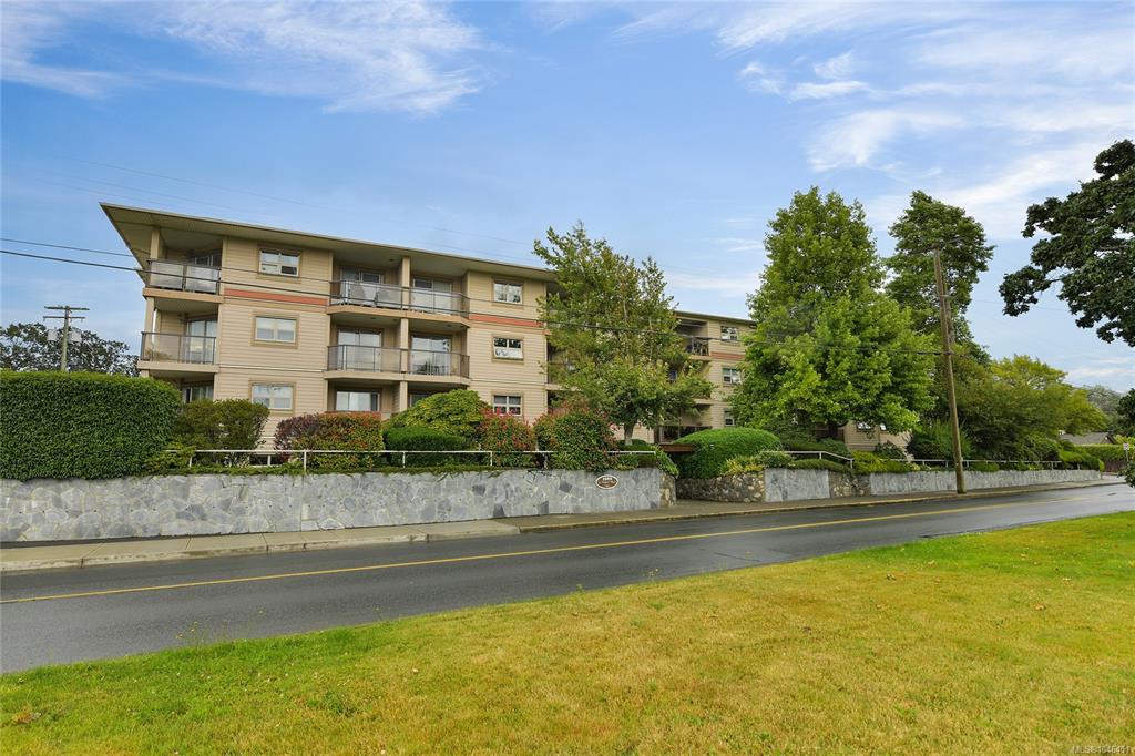 1694 Cedar Hill Cross Rd, 1046451, BC,
