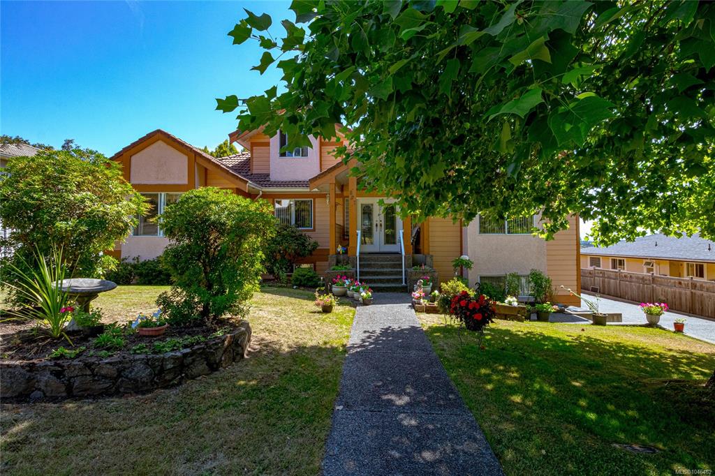 Third View of 897 Maltwood Terr, Saanich, BC, V8X 5G2