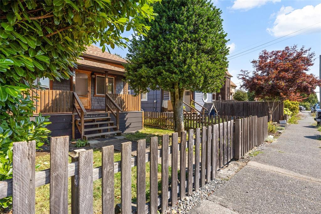 Third View of 2724 Penrith Ave, Cumberland, BC, V0R 1S0