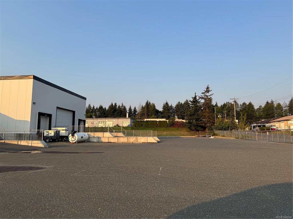 Fifth View of 743 28th St, Courtenay, BC, V9N 7P4