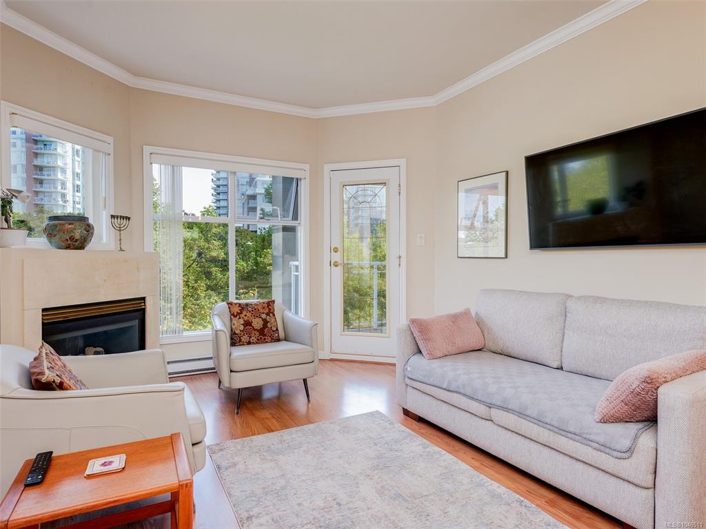 Fifth View of 165 Kimta Rd, Victoria, BC, V9A 7P1