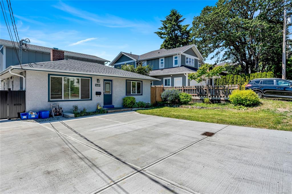 Third View of 1689 Kisber Ave, Saanich, BC, V8P 2W5