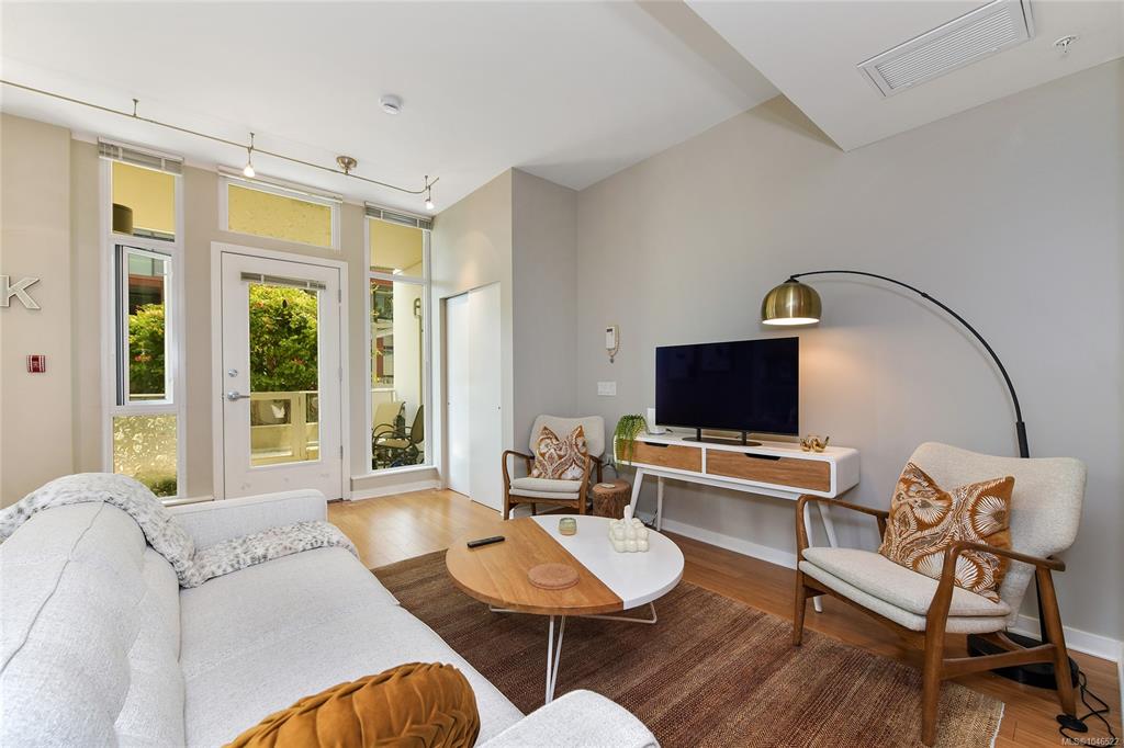 373 Tyee Rd, 1046522, BC,