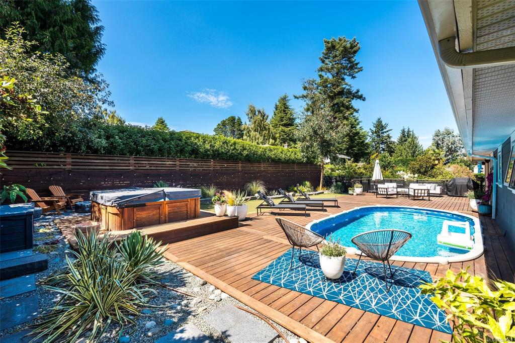 Third View of 4902 Alamida Cres, Saanich, BC, V8Y 2T3