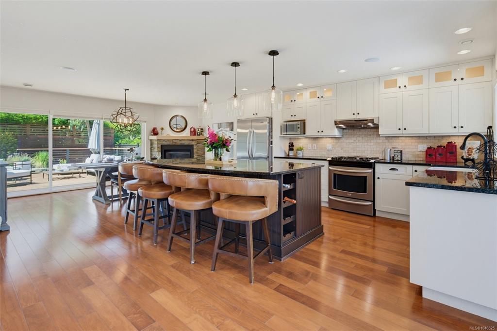 Fifth View of 4902 Alamida Cres, Saanich, BC, V8Y 2T3