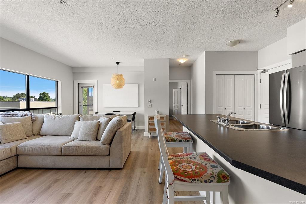 870 Short St, 1046527, BC,