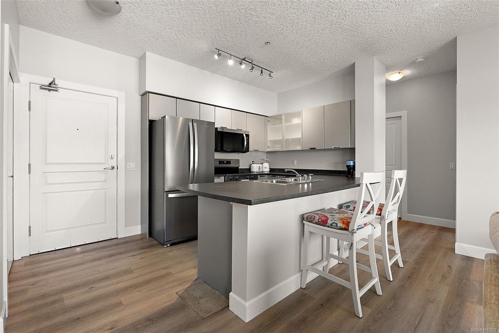 Fifth View of 870 Short St, Short Street Village, Saanich, BC, V8X 2V5