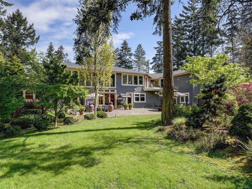 Third View of 2615 Queenswood Dr, Saanich, BC, V8N 1X6