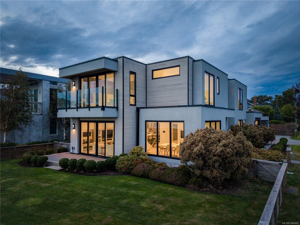 Third View of 430 St Patrick St, Oak Bay, BC, V8S 4X3