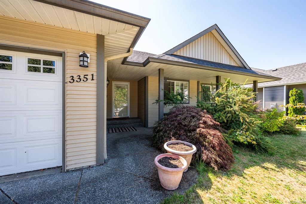 Third View of 3351 Coniston Cres, Cumberland, BC, V0R 1S0