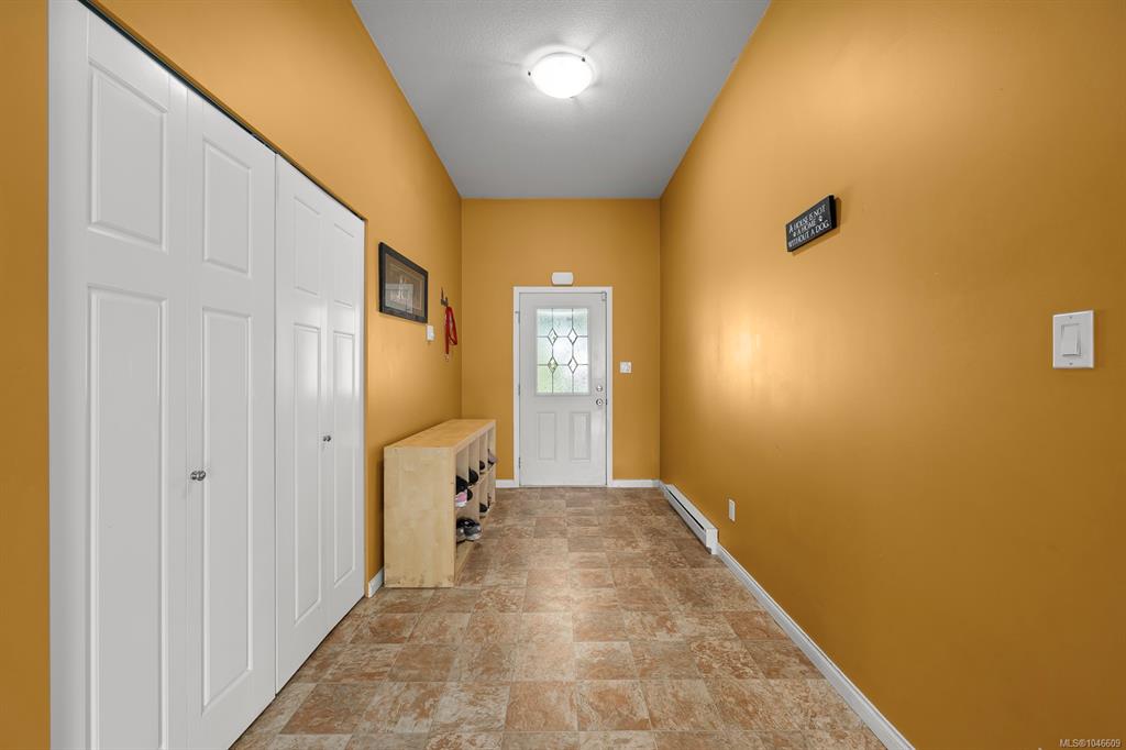 Fourth View of 3351 Coniston Cres, Cumberland, BC, V0R 1S0