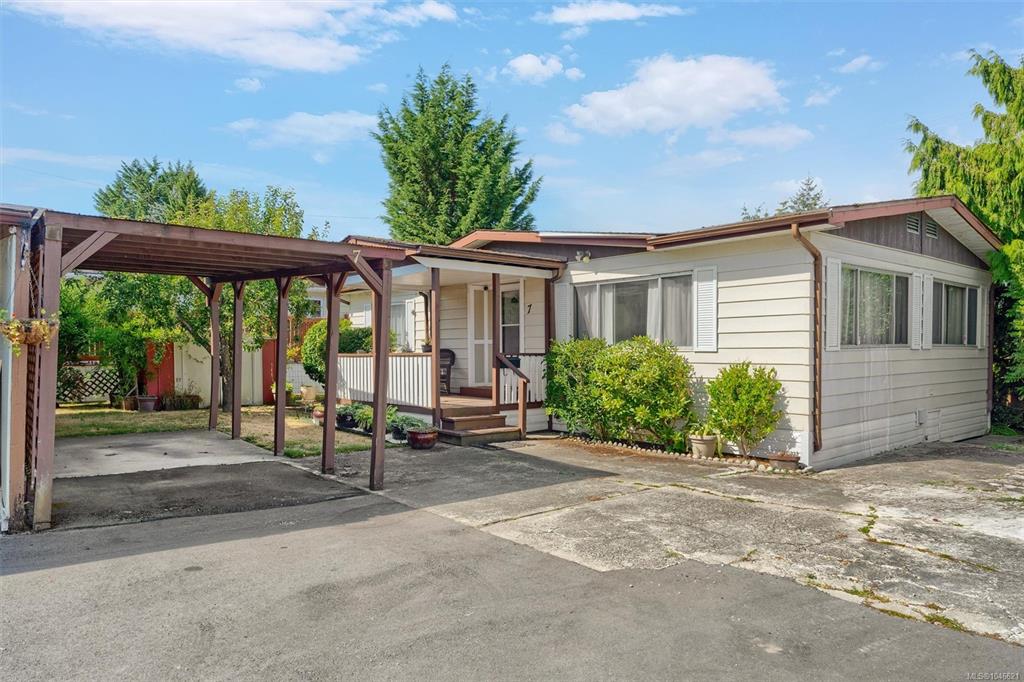 Second View of 158 Cooper Rd, View Royal, BC, V9A 7B3