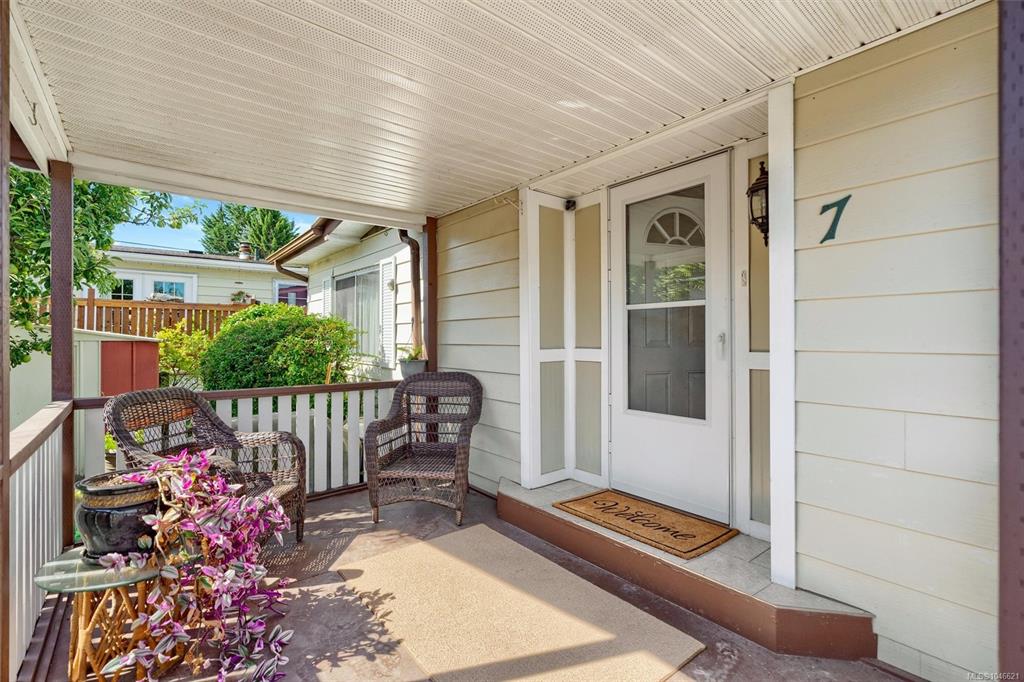 Third View of 158 Cooper Rd, View Royal, BC, V9A 7B3