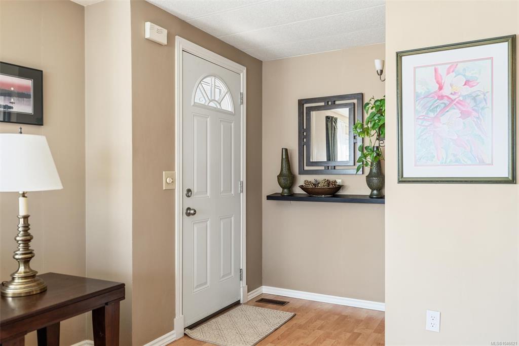 Fifth View of 158 Cooper Rd, View Royal, BC, V9A 7B3