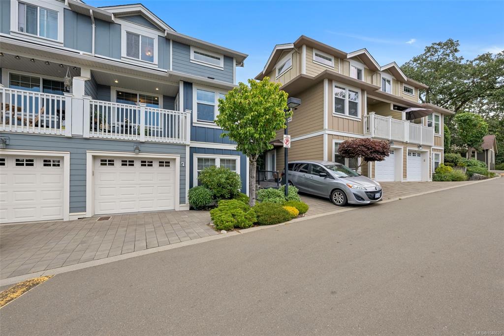Third View of 4583 Wilkinson Rd, Saanich, BC, V8Z 5C3