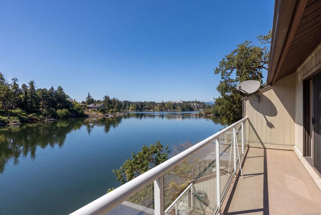 67 Gorge Rd W, 1046669, BC,