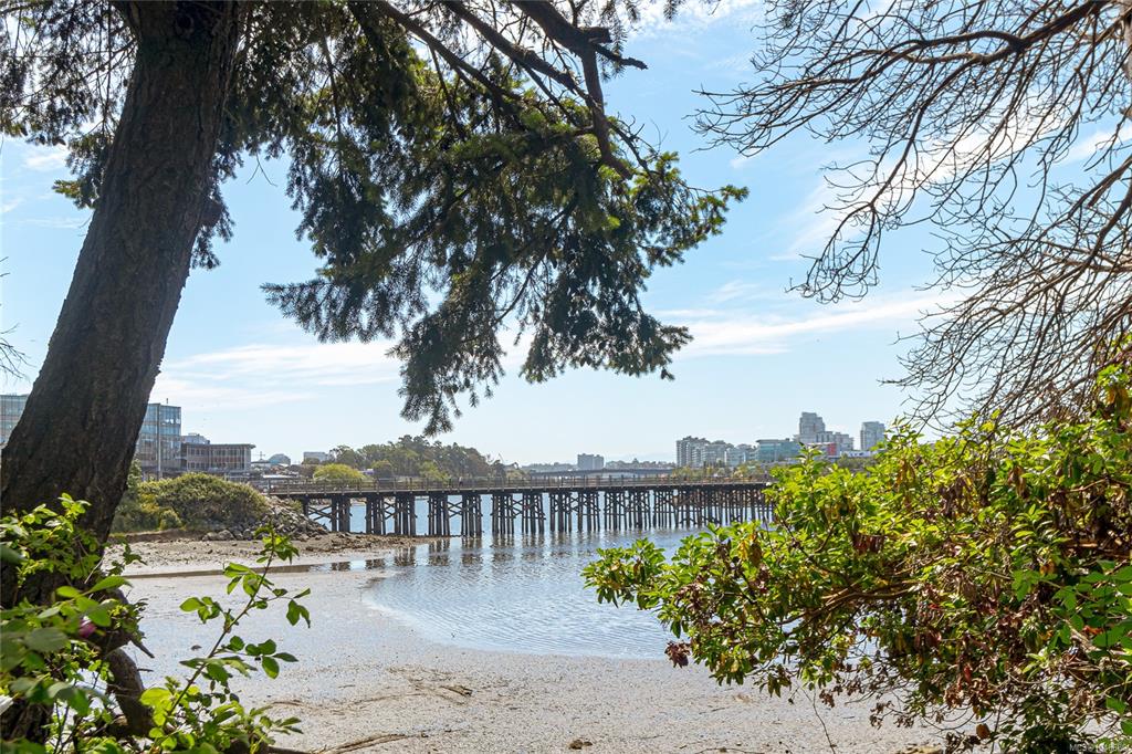 Fourth View of 1216 Styles St, Victoria, BC, V9A 3Z5