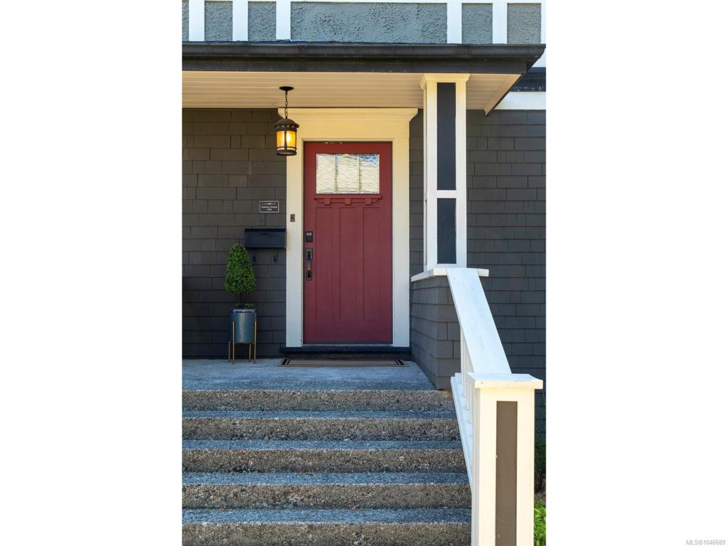 Fifth View of 1391 Victoria Ave, Oak Bay, BC, V8S 4P4