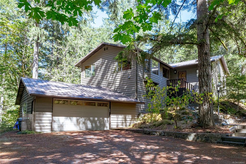 Main View of 100 Viaduct Ave W, Saanich, BC, V9E 1J3