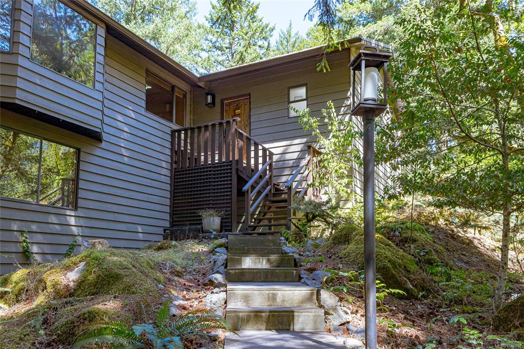 Fifth View of 100 Viaduct Ave W, Saanich, BC, V9E 1J3