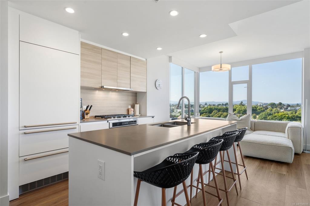 Fifth View of 60 Saghalie Rd, Victoria, BC, V9A 0B8