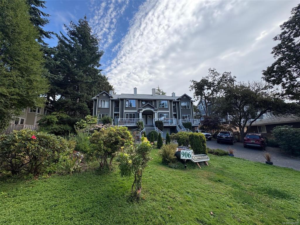 Fifth View of 906 Admirals Rd, Esquimalt, BC, V9A 2P4