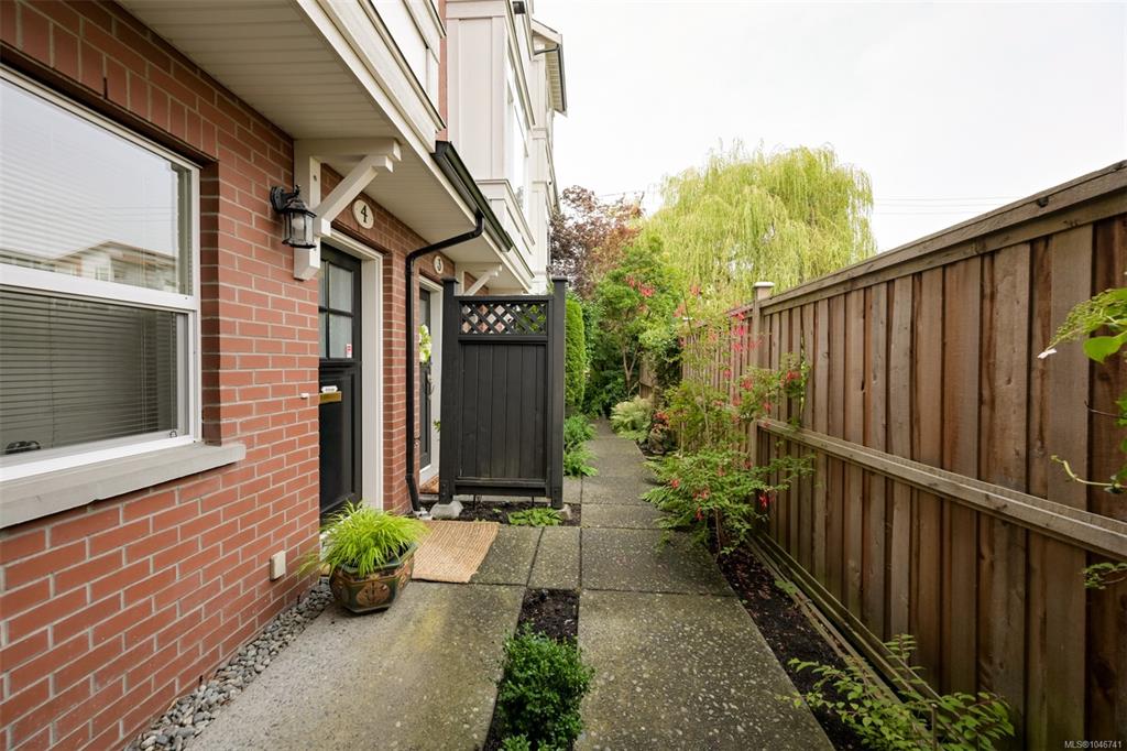 Fourth View of 1521 Belcher Ave, Victoria, BC, V8R 4N2