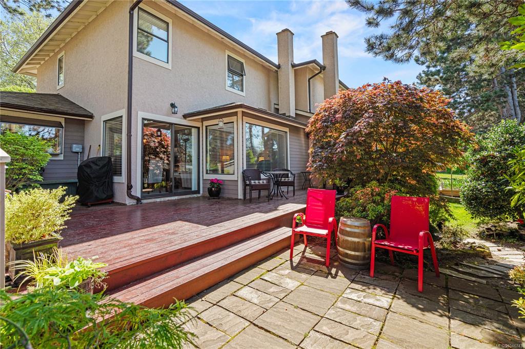 Fourth View of 1309 Mckenzie Ave, Saanich, BC, V8P 2M1