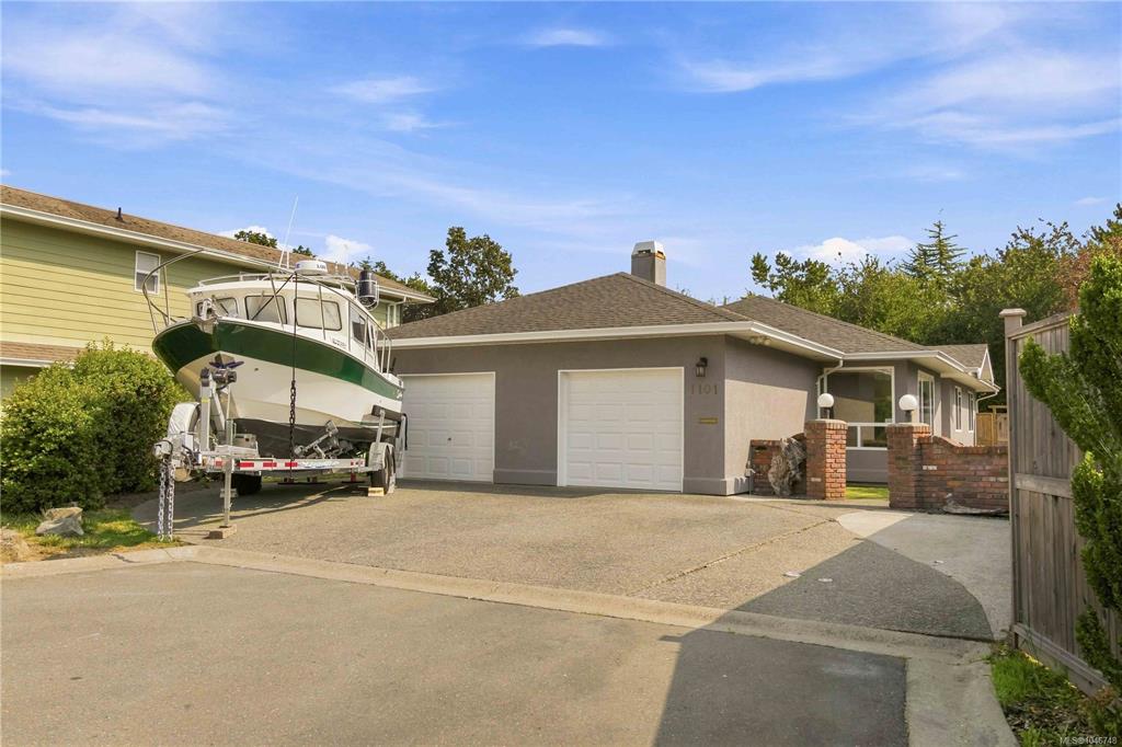 Fourth View of 1101 Berkeley Pl, Saanich, BC, V8X 2G2
