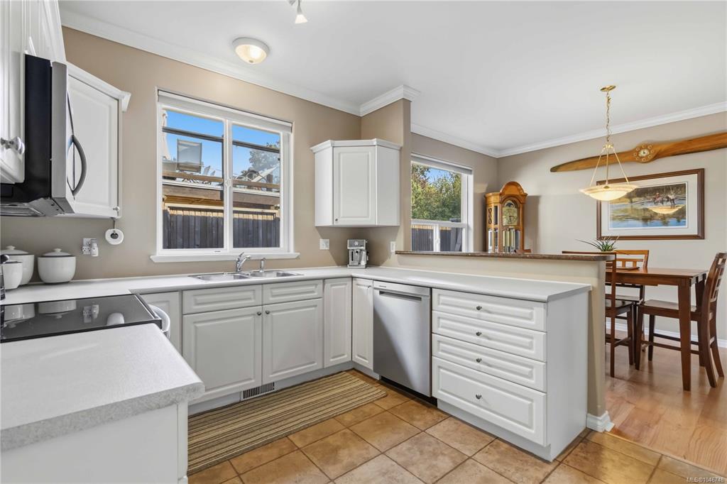 Fifth View of 1101 Berkeley Pl, Saanich, BC, V8X 2G2