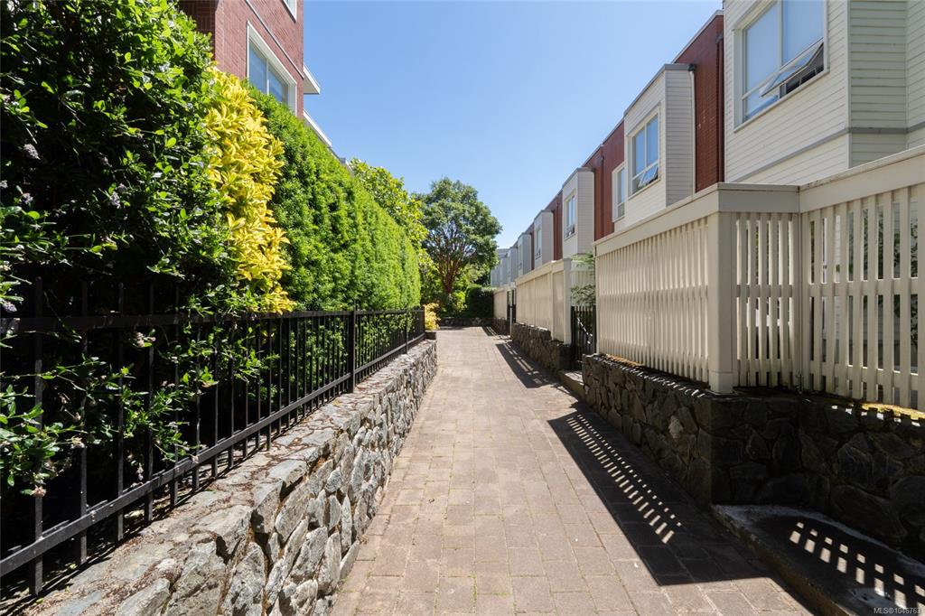 Fourth View of 380 Waterfront Cres, Victoria, BC, V8T 5K3