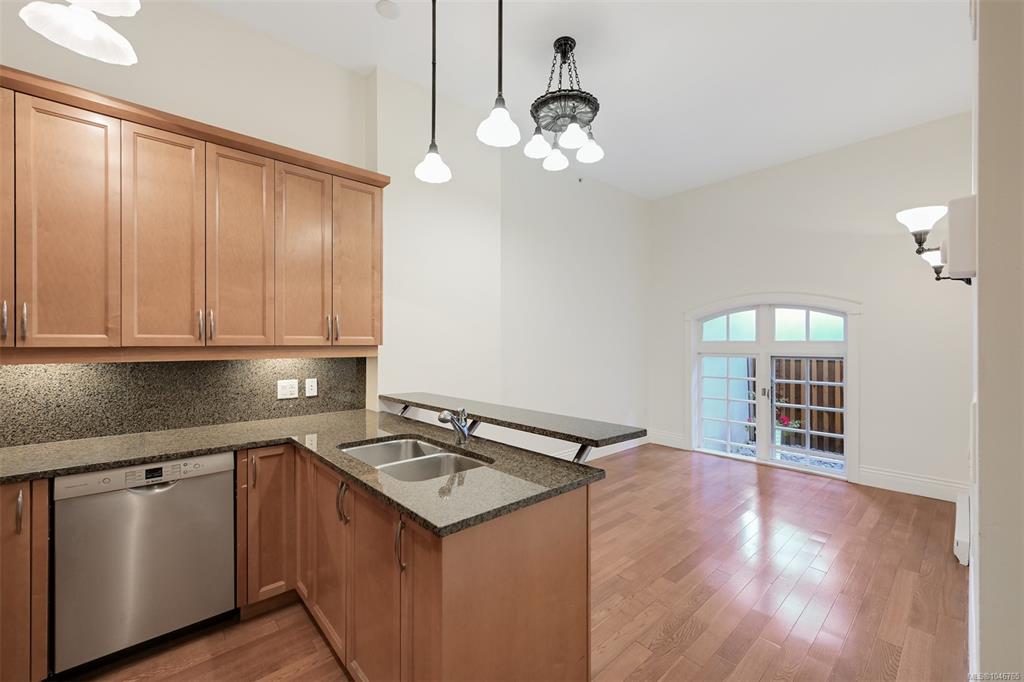 Third View of 1602 Quadra St, The Palladian, Victoria, BC, V8W 2L4