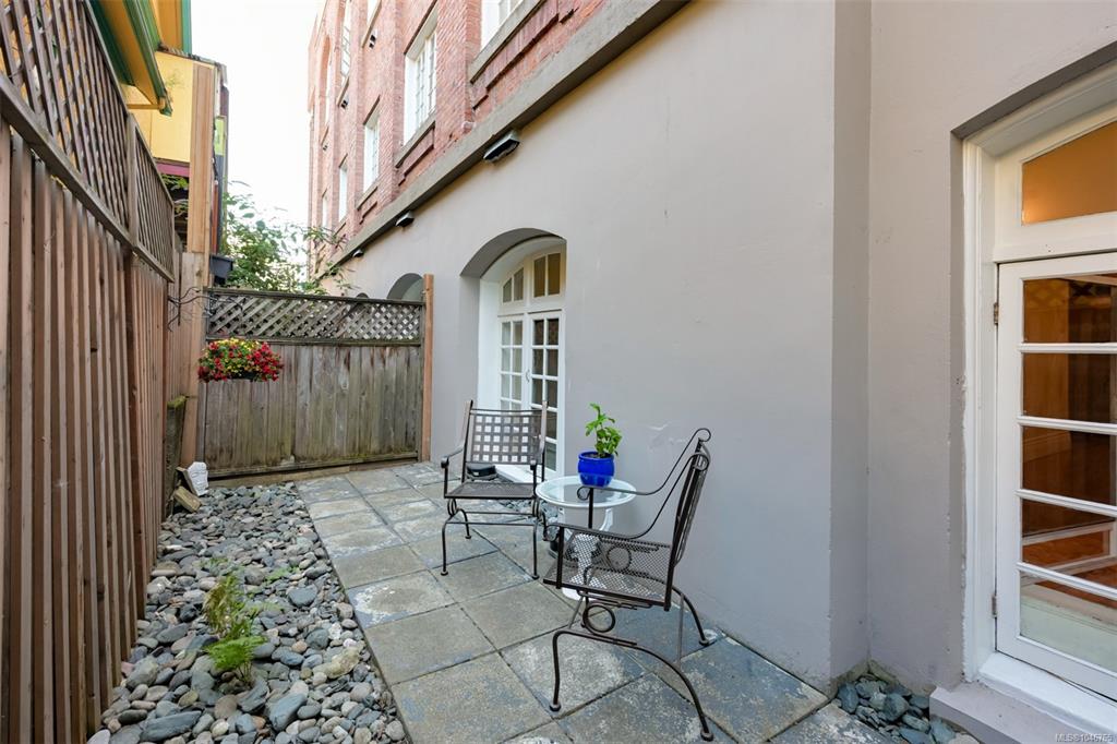 Fourth View of 1602 Quadra St, The Palladian, Victoria, BC, V8W 2L4