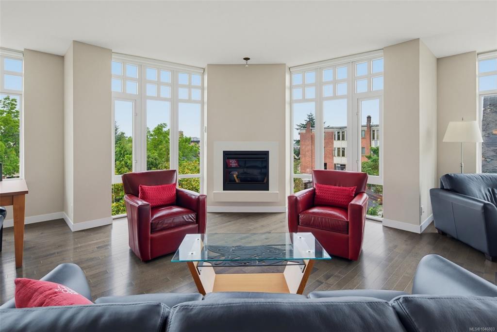 999 Burdett Ave, 1046803, BC,
