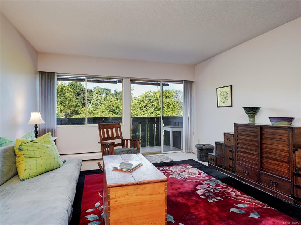 Fifth View of 964 Heywood Ave, Victoria, BC, V8V 2Y5