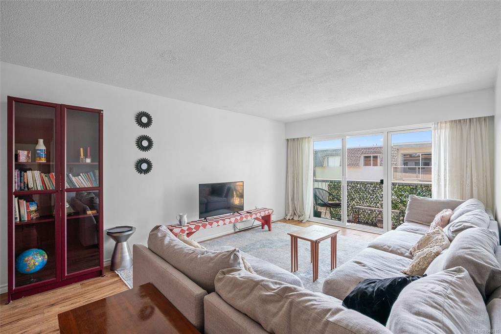 Third View of 1116 Queens Ave, Victoria, BC, V8T 1M9