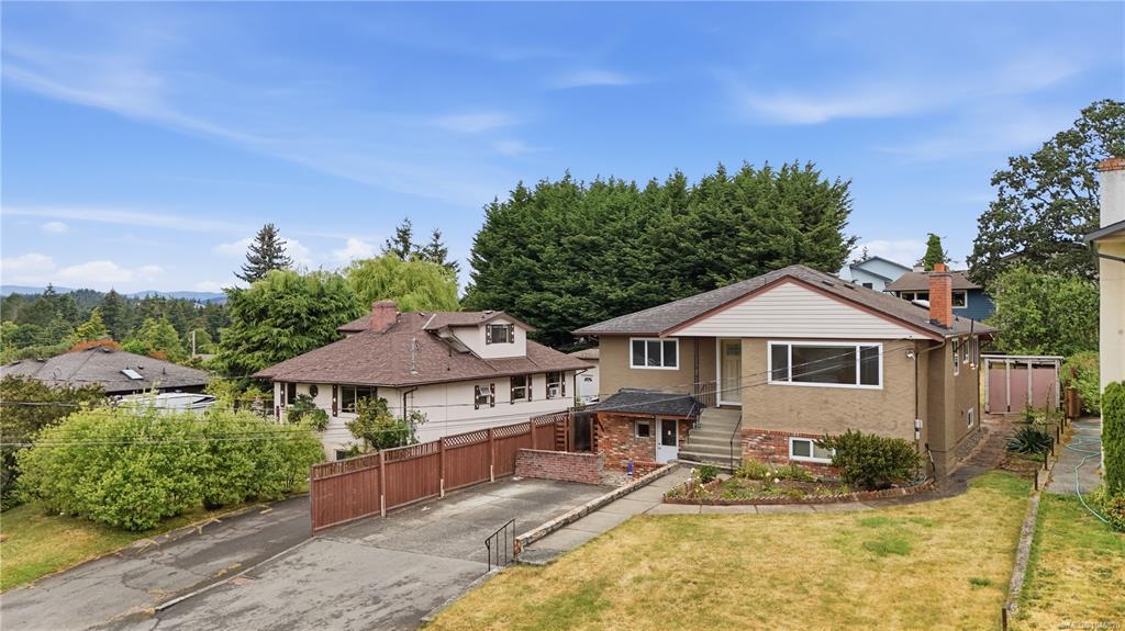 Fourth View of 560 Mountfield St, Saanich, BC, V8X 1Y8