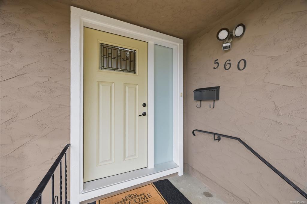 Fifth View of 560 Mountfield St, Saanich, BC, V8X 1Y8