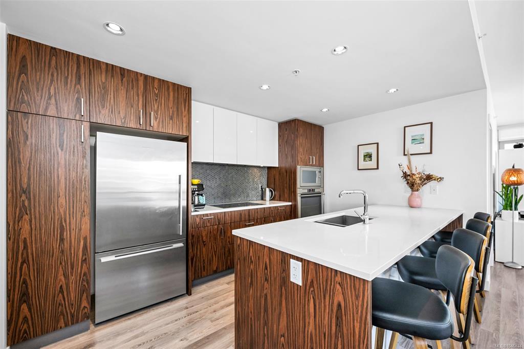 Fourth View of 838 Broughton St, Victoria, BC, V8W 1E4