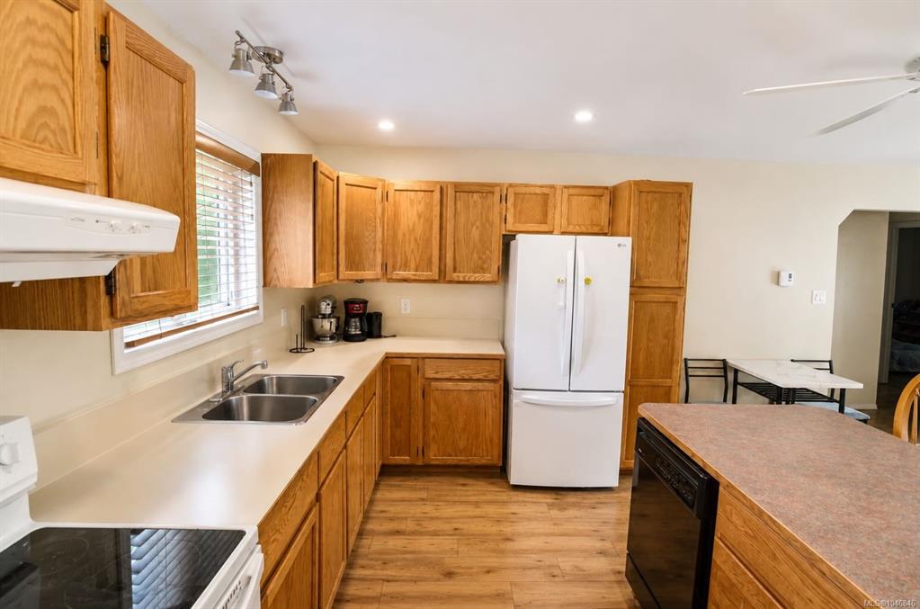 Fifth View of 1670 Piercy Ave, Courtenay, BC, V9N 3E9