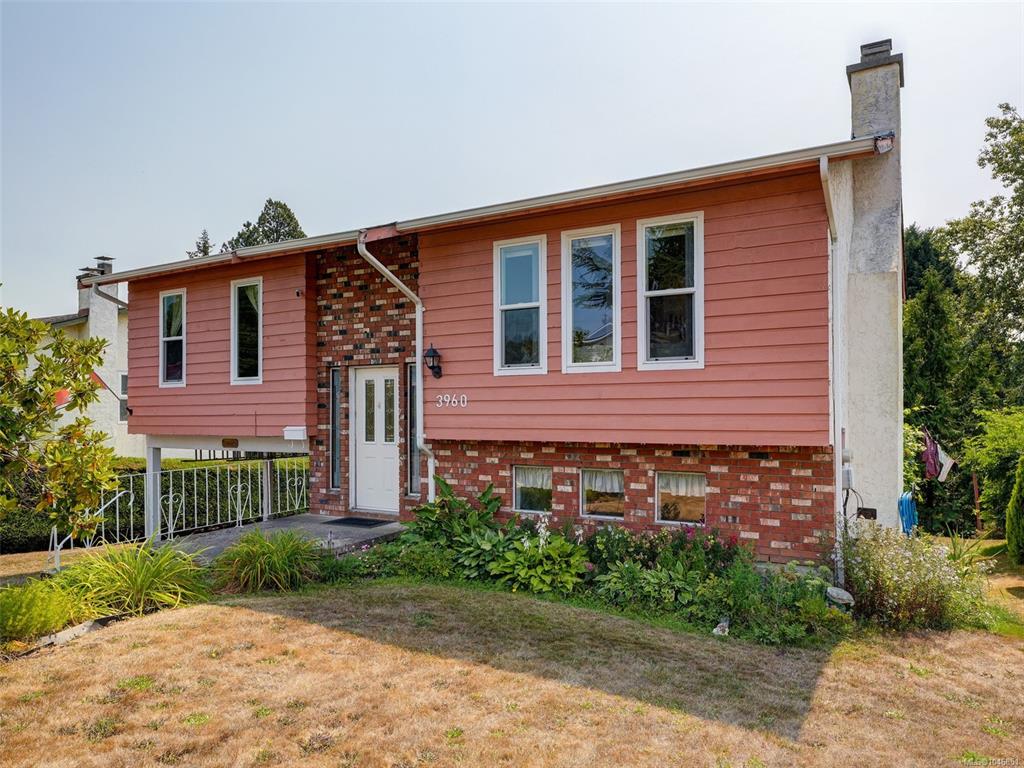 Fifth View of 3960 Arlene Pl, Saanich, BC, V8Z 6H9