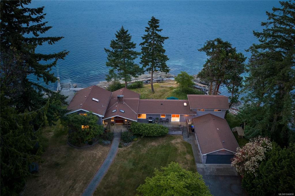Third View of 2858 Twin Oaks Dr, Ladysmith, BC, V9G 1C7