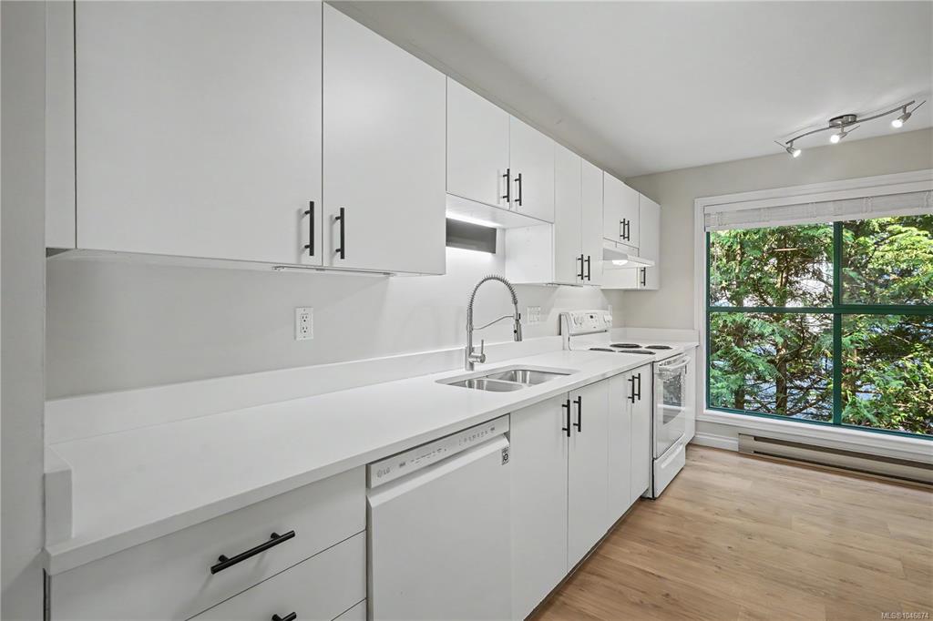 Third View of 1190 View St, Victoria, BC, V8V 5J2